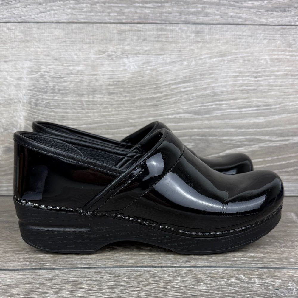 Dansko Professional Black Patent Leather Women's Sz 7.5-8/EU 38 Clogs